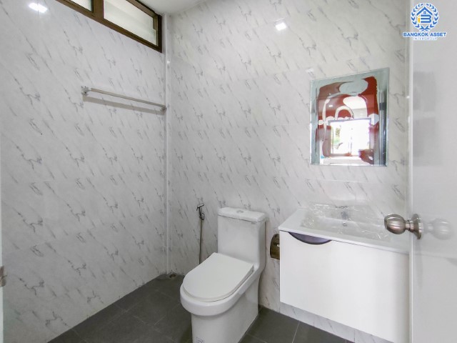 *****ทาวน์เฮ้าส์มือสองย่านนนทบุรี ม.ออมธนา ชัยพฤกษ์-วงแหวน #หลังมุม เนื้อที่กว้างขวางถึงเกือบ 79 ตร.ว. ฟังก์ชันจัดเต็ม 3 ห้องนอน 4 ห้องน้ำ 2 ที่จอดรถ หลังใหญ่ พื้นที่เยอะ ต่อเติมหลังบ้านอย่างดี บนทำเลดี เชื่อมต่อถ.กาญจนาภิเษก ใกล้ทางด่วน "ศรีรัช"